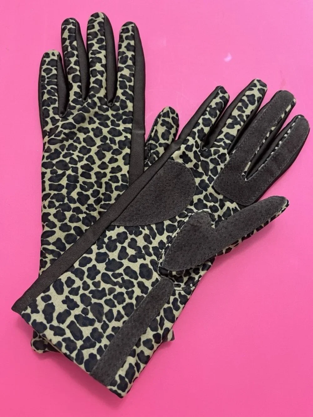 ISOTONER Leopard Gloves Fleece Lined Flex One Size Driving Palm Grip Brown Tan